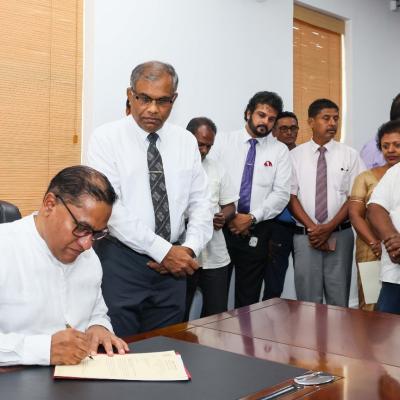 Hon. Vijitha Herath assumes duties as Newly appointed minister of mass media - 2024.09.25